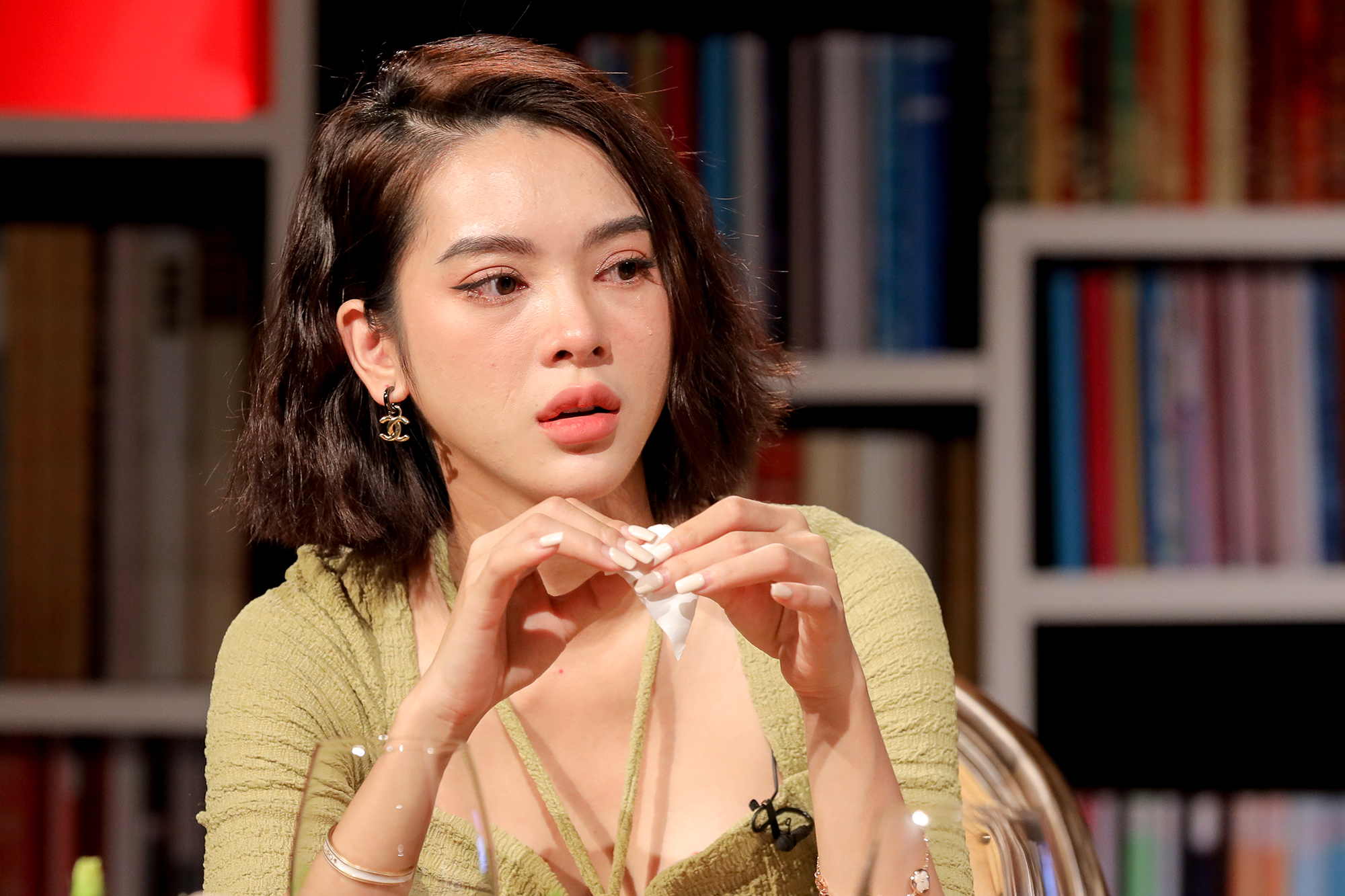 Quỳnh Lương: Từng đau đớn phát hiện chồng ngoại tình sau 2 tháng chung sống, bị trầm cảm chỉ còn nặng 39kg - Ảnh 6. Quỳnh Lương: Từng đau đớn phát hiện chồng ngoại tình sau 2 tháng chung sống, bị trầm cảm chỉ còn nặng 39kg - Ảnh 6.