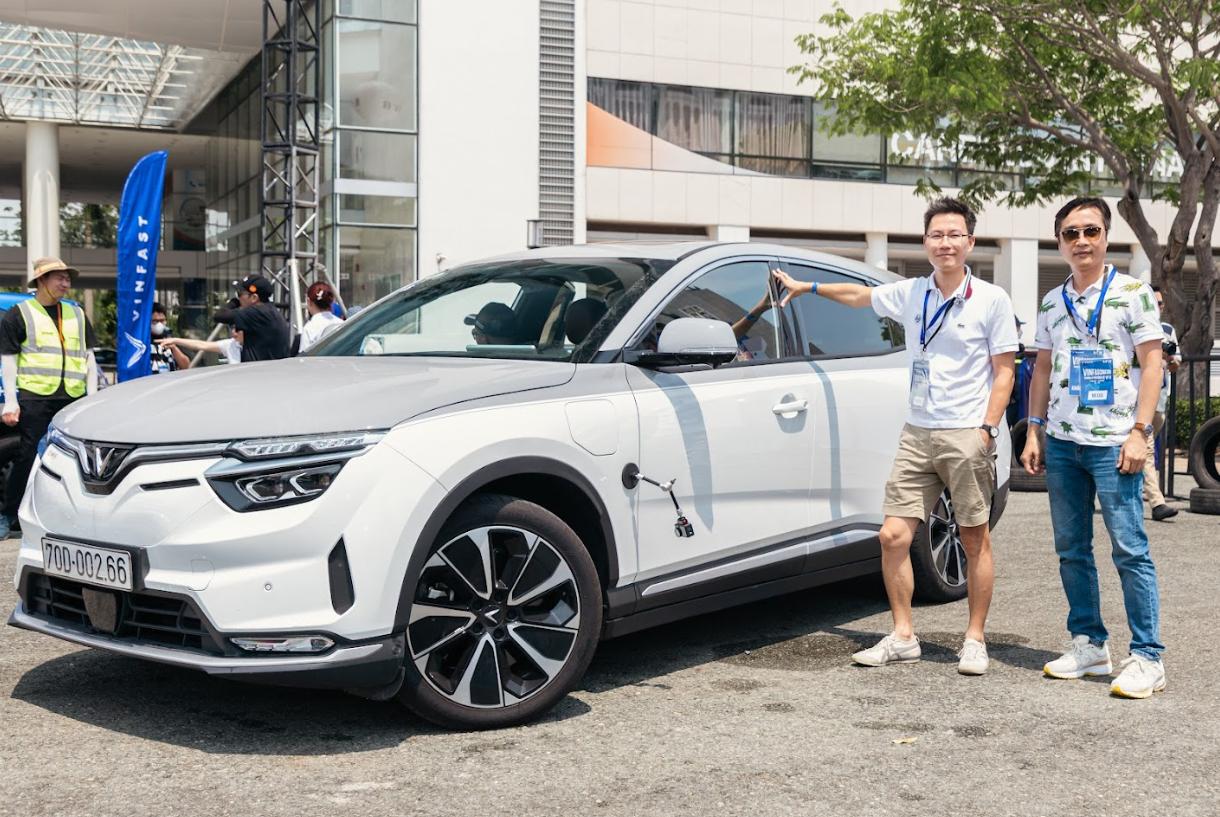 Chạy VinFast VF 8 vượt dốc cao, lội hố nước, người lái chia sẻ: ‘Không ngờ một mẫu SUV gia đình có thể đi như xe địa hình’- Ảnh 1. Chạy VinFast VF 8 vượt dốc cao, lội hố nước, người lái chia sẻ: ‘Không ngờ một mẫu SUV gia đình có thể đi như xe địa hình’- Ảnh 1.