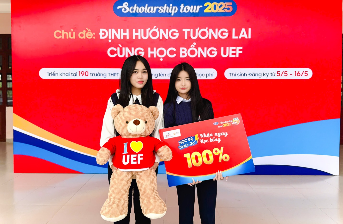 UEF Scholarship Tour 2025 đến với thí sinh Tây Nguyên để trao hàng trăm suất học bổng- Ảnh 1. UEF Scholarship Tour 2025 đến với thí sinh Tây Nguyên để trao hàng trăm suất học bổng- Ảnh 1.