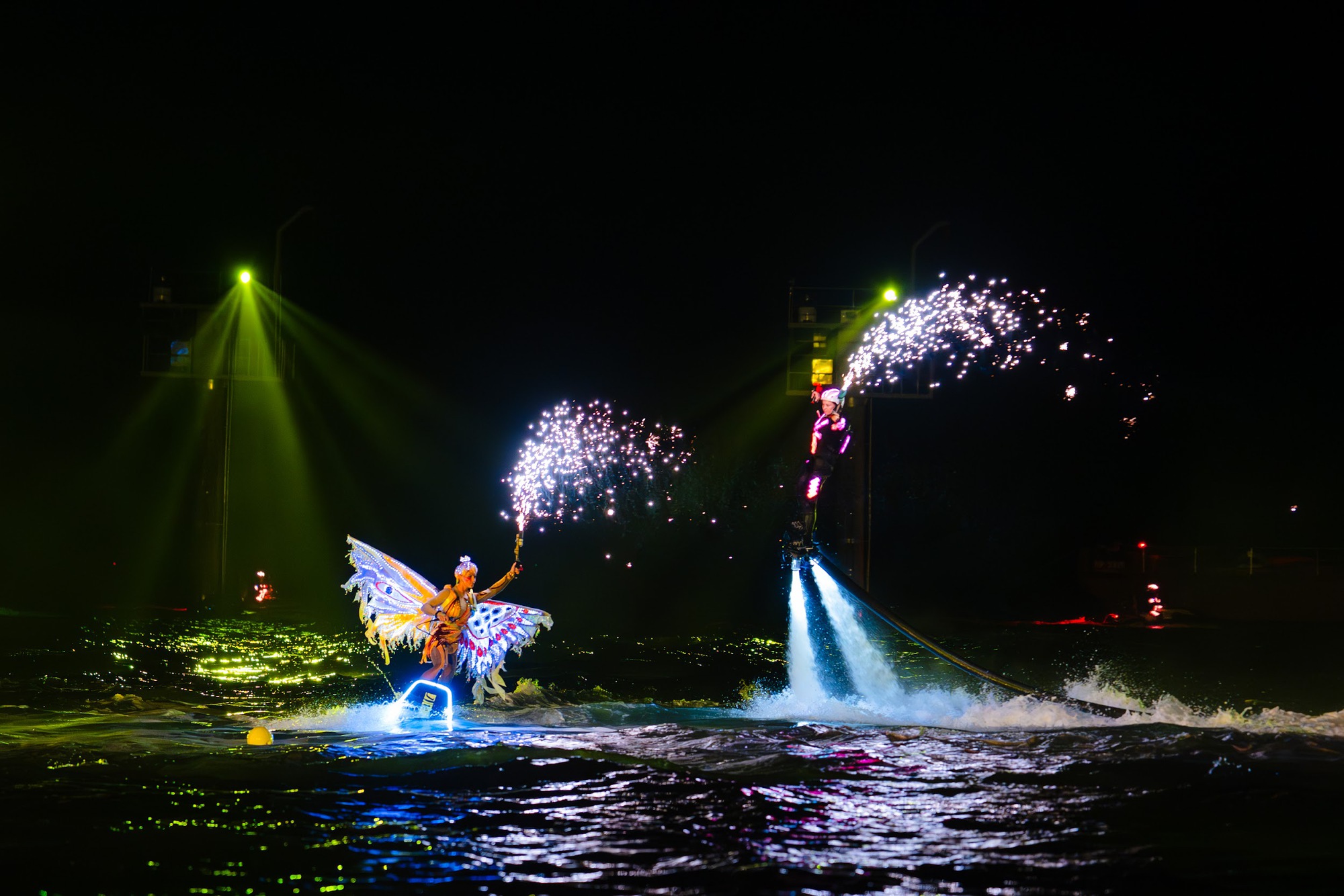 Show diễn tại Cát Bà đạt kỷ lục chưa từng có tiền lệ của Guinness thế giới- Ảnh 6. hi88. com diễn tại Cát Bà đạt kỷ lục chưa từng có tiền lệ của Guinness thế giới- Ảnh 6.