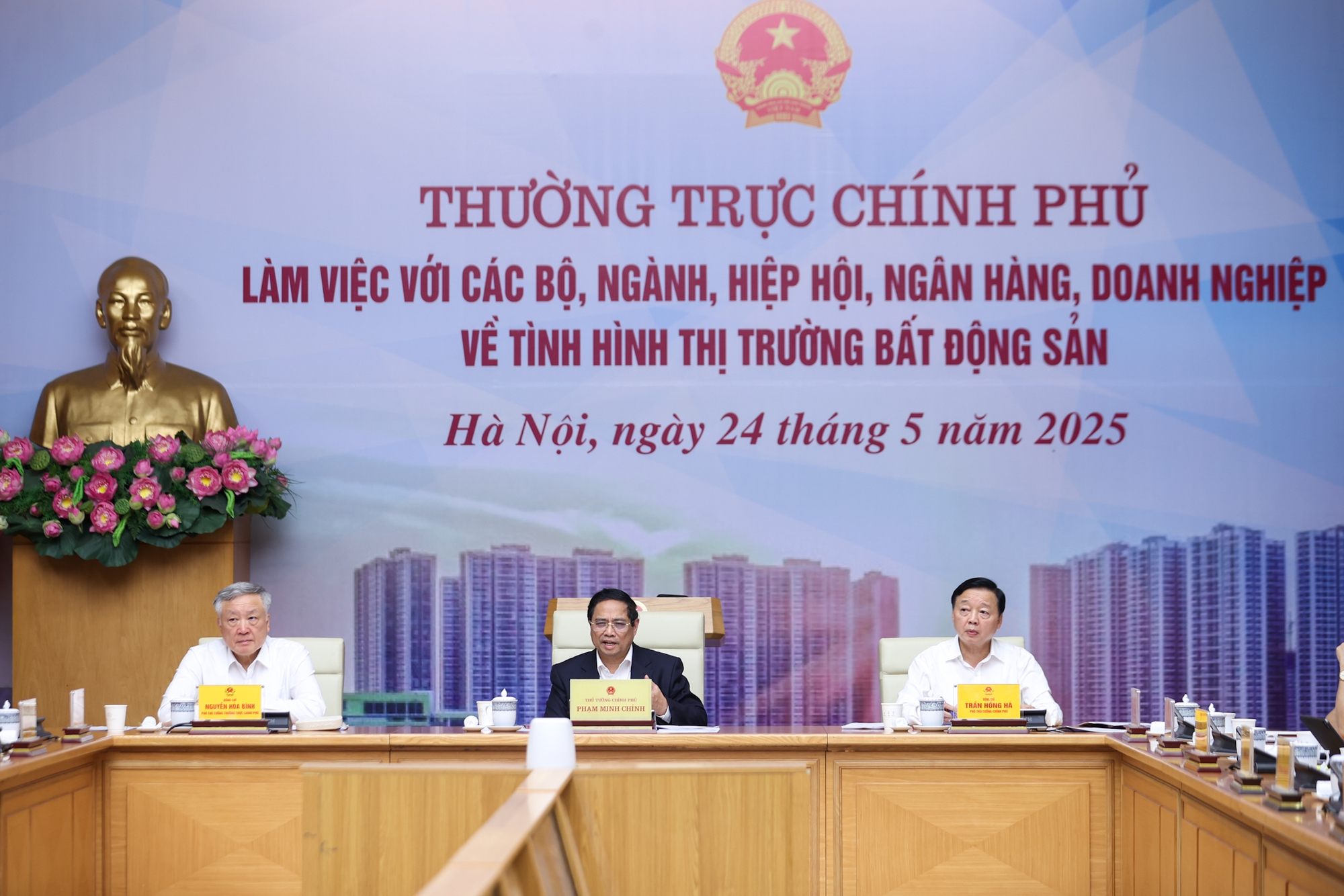 Họp với lãnh đạo Vingroup, Sungroup... Thủ tướng yêu cầu đảm bảo để mọi người dân Việt Nam đều có một thứ- Ảnh 1. Họp với lãnh đạo Vingroup, Sungroup... Thủ tướng yêu cầu đảm bảo để mọi người dân Việt Nam đều có một thứ- Ảnh 1.