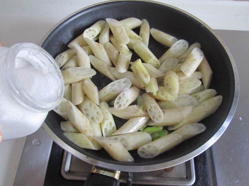 3 món xào ngon từ loại rau được mệnh danh là "tươi ngon nhất mùa hè": Dễ nấu lại giúp giải nhiệt, bổ tỳ, nhuận tràng- Ảnh 4. 3 món xào ngon từ loại rau được mệnh danh là "tươi ngon nhất mùa hè": Dễ nấu lại giúp giải nhiệt, bổ tỳ, nhuận tràng- Ảnh 4.