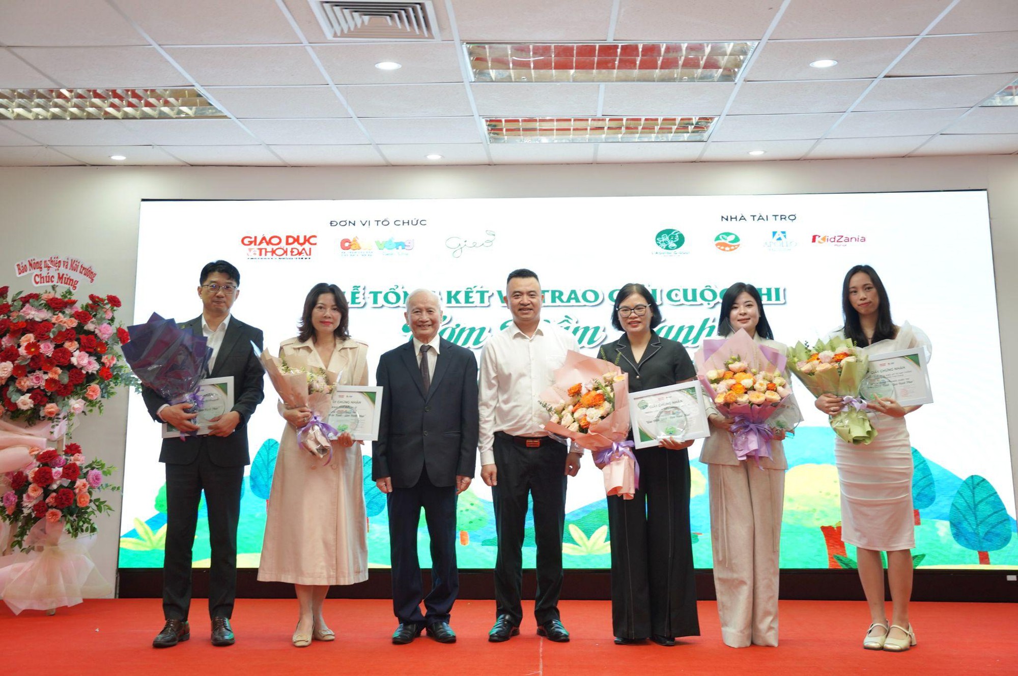 Lễ Tổng kết và Trao giải cuộc thi “Uơm Mầm Xanh, Gieo Hạnh Phúc”- Ảnh 3. Lễ Tổng kết và Trao giải cuộc thi “Uơm Mầm Xanh, Gieo Hạnh Phúc”- Ảnh 3.
