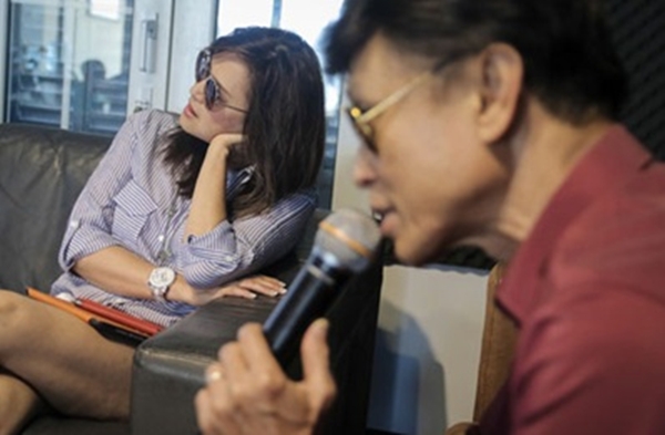 Khánh Hà, Lưu Bích bị Tuấn Ngọc đuổi về: "Xách dép chạy không kịp"- Ảnh 1. Khánh Hà, Lưu Bích bị Tuấn Ngọc đuổi về: "Xách dép chạy không kịp"- Ảnh 1.
