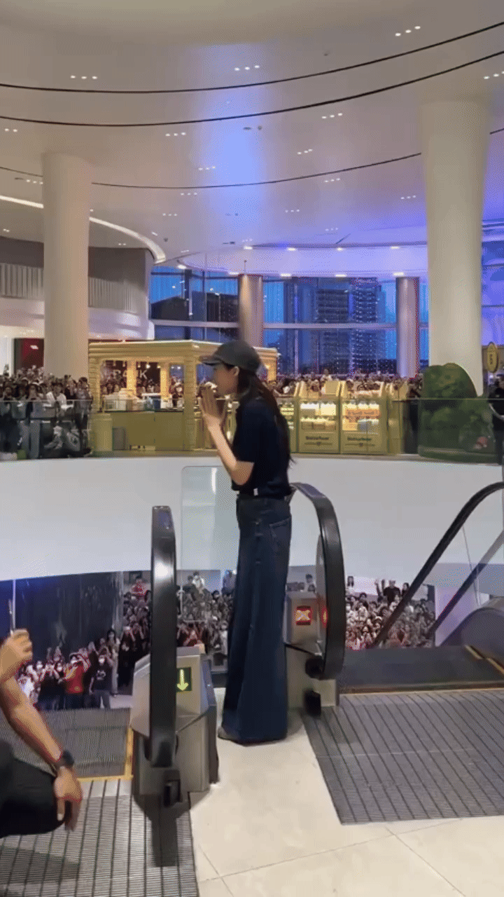 Siam Paragon "thất thủ" vì ngọc nữ Thái Lan kinh doanh, khó tin hơn khi biết đến quá khứ mưu sinh- Ảnh 2. Siam Paragon "thất thủ" vì ngọc nữ Thái Lan kinh doanh, khó tin hơn khi biết đến quá khứ mưu sinh- Ảnh 2.