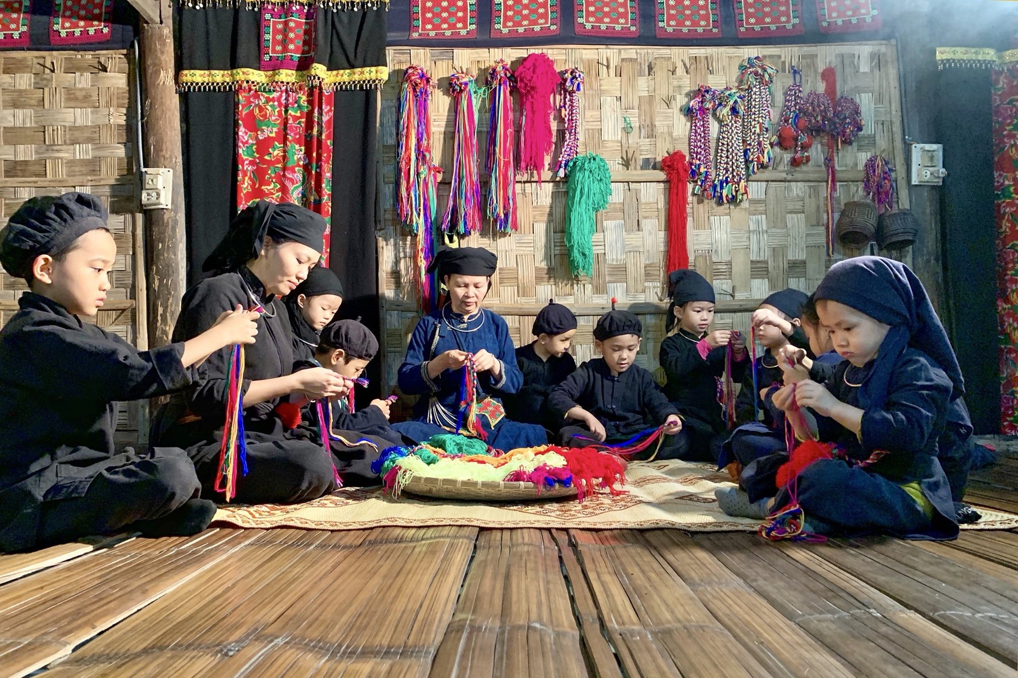 Việt Nam có ngôi làng lọt top “Làng du lịch đẹp nhất thế giới”: Cơm chung nồi, tiền chung túi, tất cả đều hạnh phúc- Ảnh 5. Việt Nam có ngôi làng lọt top “Làng du lịch đẹp nhất thế giới”: Cơm chung nồi, tiền chung túi, tất cả đều hạnh phúc- Ảnh 5.