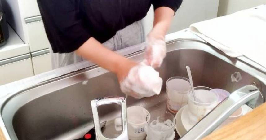 Sai lầm khi rửa bát này nhiều người mắc phải độc hại như "uống thuốc trừ sâu"- Ảnh 1. Sai lầm khi rửa bát này nhiều người mắc phải độc hại như "uống thuốc trừ sâu"- Ảnh 1.