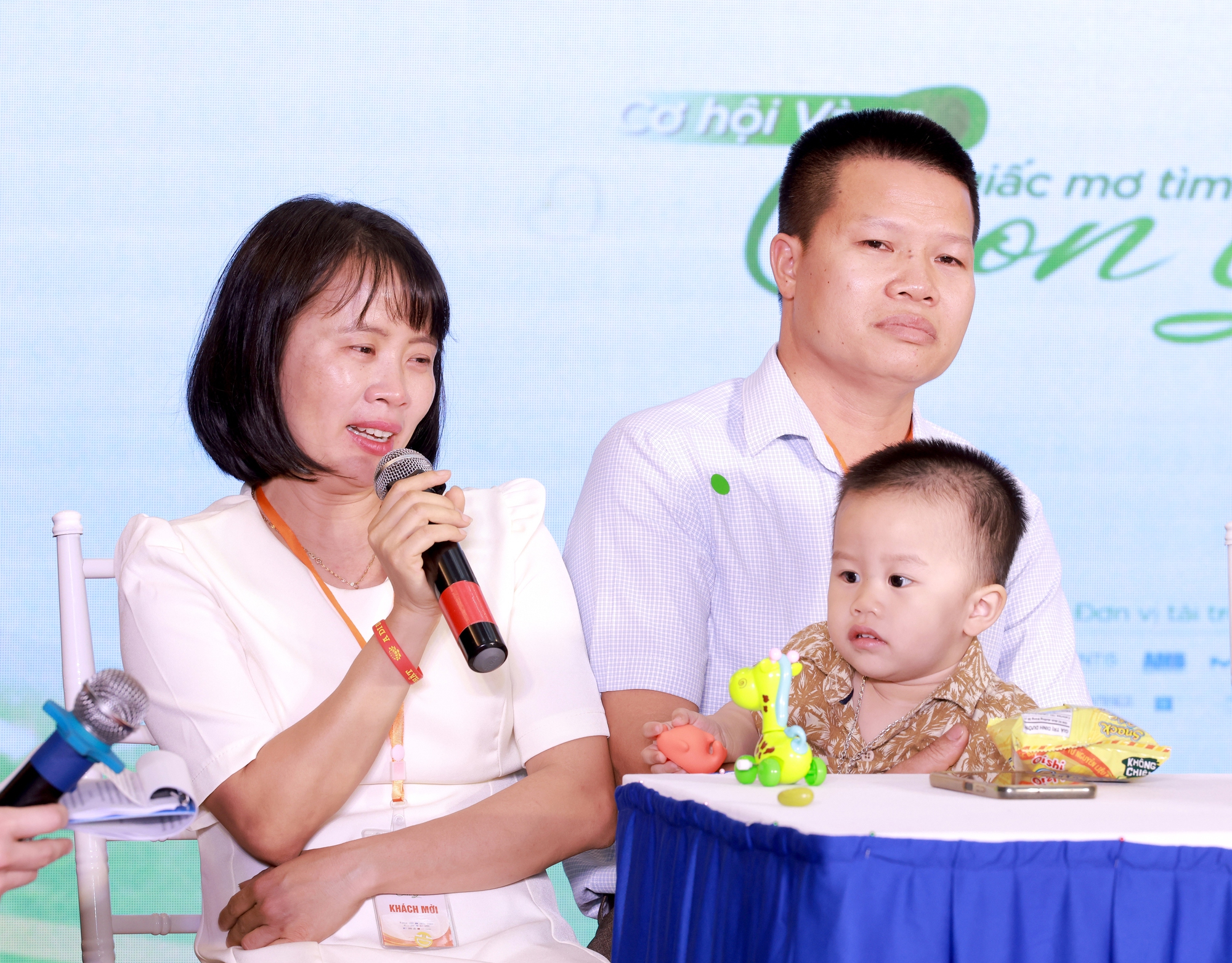 Xúc động chuyện tìm con của những cặp đôi hiếm muộn: Người ròng rã 13 năm, người phải chấm dứt thai kỳ nhiều lần đau đớn...- Ảnh 1. Xúc động chuyện tìm con của những cặp đôi hiếm muộn: Người ròng rã 13 năm, người phải chấm dứt thai kỳ nhiều lần đau đớn...- Ảnh 1.