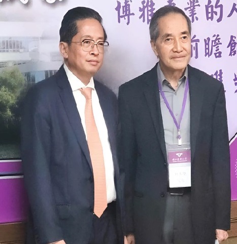 Khung hình đắt giá: Chủ tịch Tập đoàn vừa làm nhà máy chip bán dẫn của Việt Nam cạnh huyền thoại TSMC- Ảnh 1. Khung hình đắt giá: Chủ tịch Tập đoàn vừa làm nhà máy chip bán dẫn của Việt Nam cạnh huyền thoại TSMC- Ảnh 1.