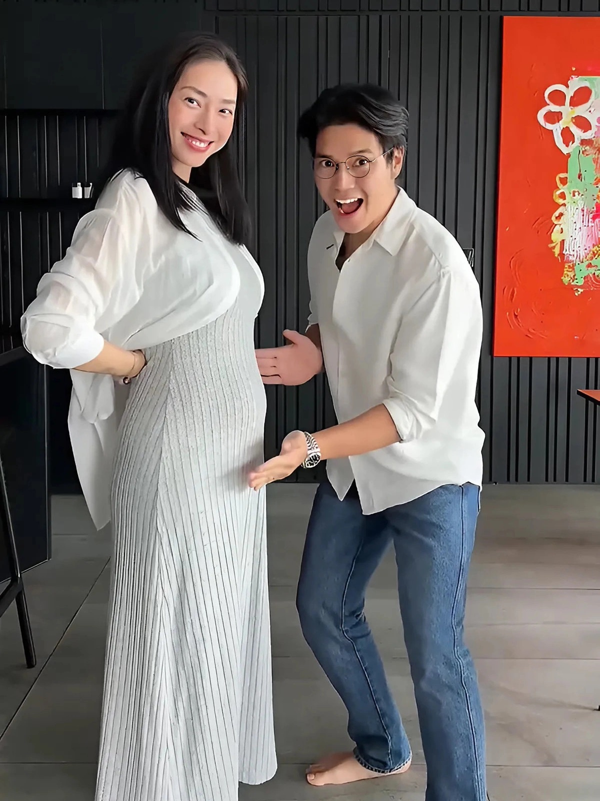 Mẹ bầu Ngô Thanh Vân chuộng lên đồ rộng rãi, giấu nhẹm đường cong mà vẫn xinh mê- Ảnh 8. Mẹ bầu Ngô Thanh Vân chuộng lên đồ rộng rãi, giấu nhẹm đường cong mà vẫn xinh mê- Ảnh 8.