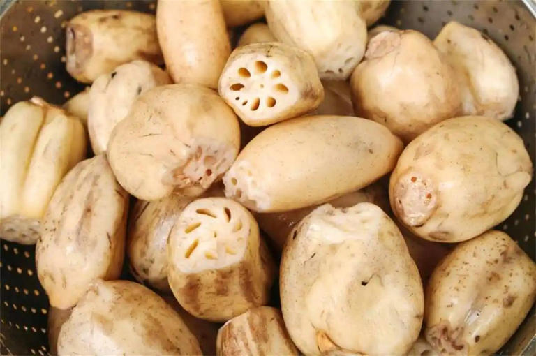 Dạo 1 vòng chợ, người tinh ranh nhìn là biết ngay 5 loại rau củ này "ngâm tẩm đẫm hóa chất", nhất là cái số 4- Ảnh 2. Dạo 1 vòng chợ, người tinh ranh nhìn là biết hi88.com lừa đảo 5 loại rau củ này "ngâm tẩm đẫm hóa chất", nhất là cái số 4- Ảnh 2.