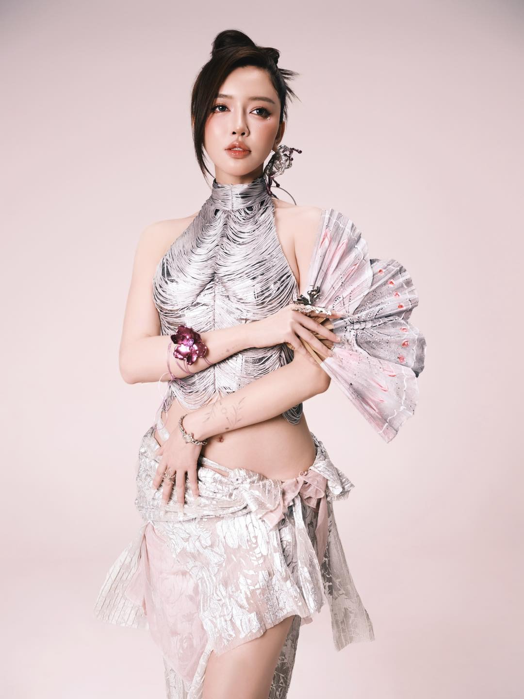 Bích Phương gây sốt với dáng môi giọt nước: Nhìn thôi đã thấy xinh hơn cả "tình đầu quốc dân"- Ảnh 5. Bích Phương gây sốt với dáng môi giọt nước: Nhìn thôi đã thấy xinh hơn cả "tình đầu quốc dân"- Ảnh 5.