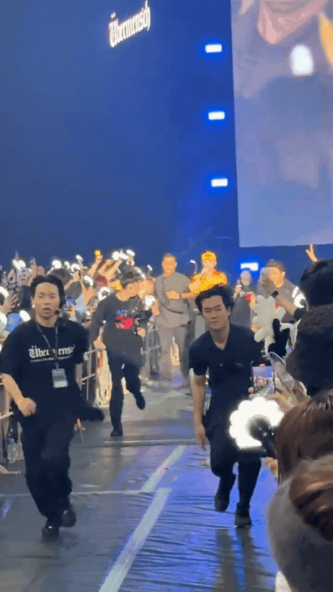 Đội vệ sĩ "khổ nhất thế giới" khi phải canh chừng G-Dragon phóng nhanh vượt ẩu, xem video mà thót tim- Ảnh 2. Đội vệ sĩ "khổ nhất thế giới" khi phải canh chừng G-Dragon phóng nhanh vượt ẩu, xem video mà thót tim- Ảnh 2.