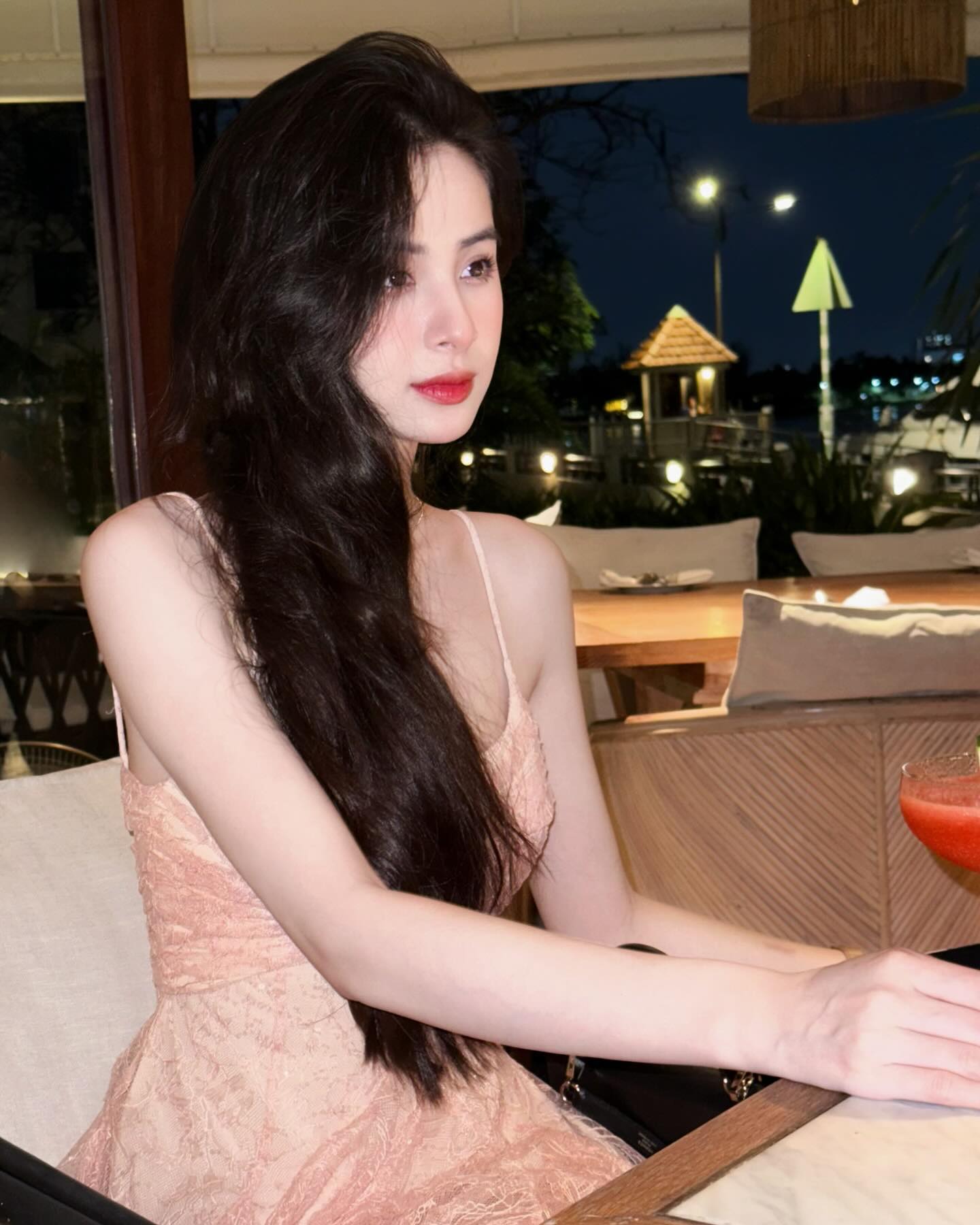 Một "thần tiên tỷ tỷ" xuất hiện trên sân khấu Việt, hóa ra là mỹ nhân bản sao của Cổ Lực Na Trát- Ảnh 7. Một "thần tiên tỷ tỷ" xuất hiện trên sân khấu Việt, hóa ra là mỹ nhân bản sao của Cổ Lực Na Trát- Ảnh 7.