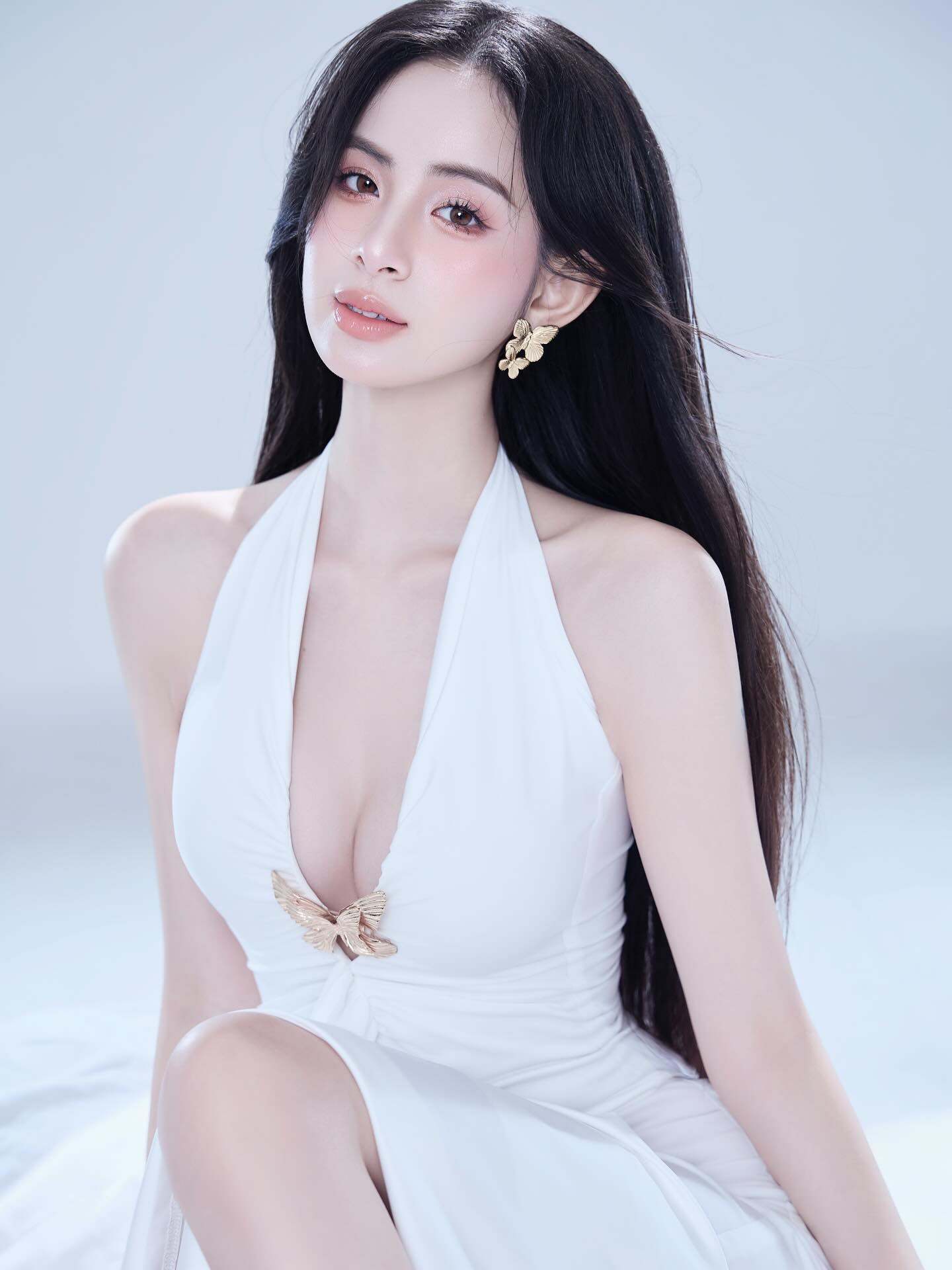 Một "thần tiên tỷ tỷ" xuất hiện trên sân khấu Việt, hóa ra là mỹ nhân bản sao của Cổ Lực Na Trát- Ảnh 5. Một "thần tiên tỷ tỷ" xuất hiện trên sân khấu Việt, hóa ra là mỹ nhân bản sao của Cổ Lực Na Trát- Ảnh 5.