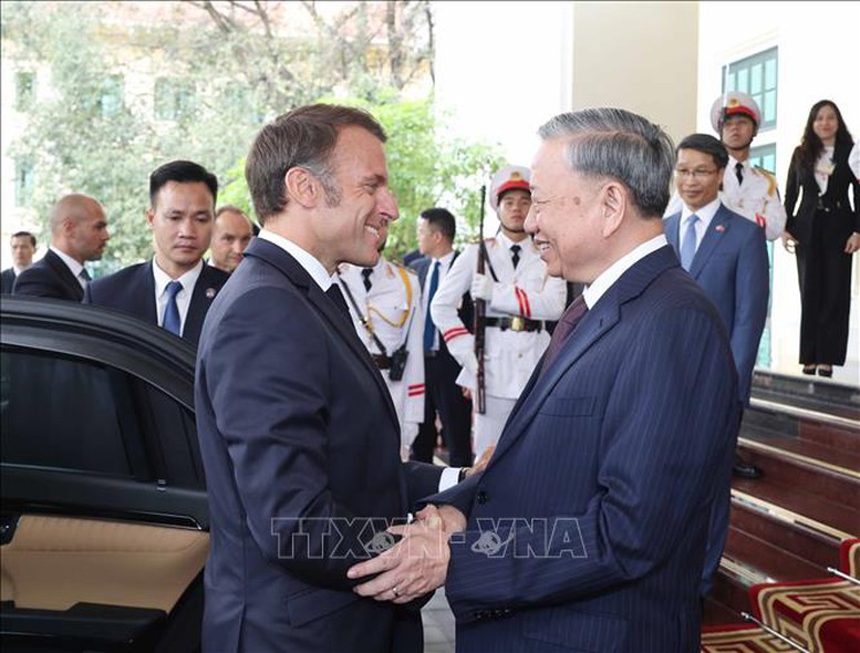 Tổng Bí thư Tô Lâm hội kiến Tổng thống Pháp Emmanuel Macron- Ảnh 1. Tổng Bí thư Tô Lâm hội kiến Tổng thống Pháp Emmanuel Macron- Ảnh 1.