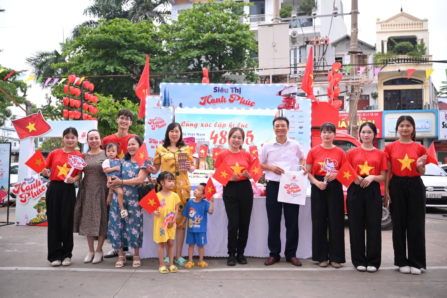 Saigon Co.op ký kết tiêu thụ vải thiều Lục Ngạn vào 800 điểm bán- Ảnh 4. Saigon Co.op ký kết tiêu thụ vải thiều Lục Ngạn vào 800 điểm bán- Ảnh 4.