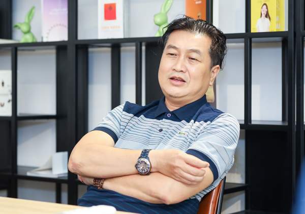 Cuộc sống vợ chồng của nam nghệ sĩ Việt lấy vợ 2 tên giống hệt vợ đầu, 17 năm vẫn mặn nồng- Ảnh 1. Cuộc sống vợ chồng của nam nghệ sĩ Việt lấy vợ 2 tên giống hệt vợ đầu, 17 năm vẫn mặn nồng- Ảnh 1.