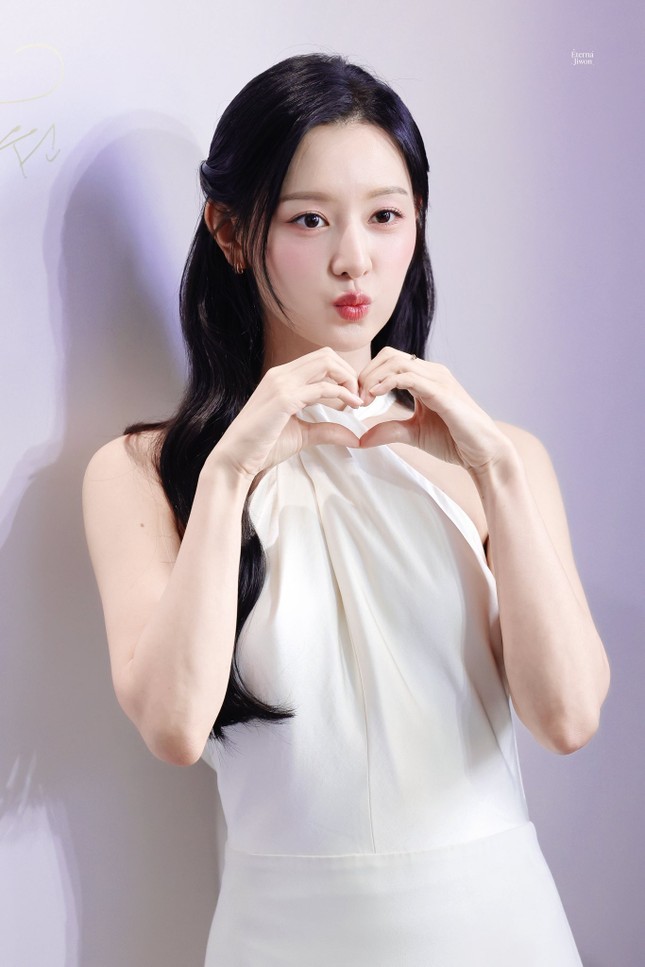 Kim Ji Won chung khung hình với Lý Hiện "tuyệt đối điện ảnh": Lộ 1 "cực phẩm" khiến ai cũng phải tấm tắc khát khao- Ảnh 5.