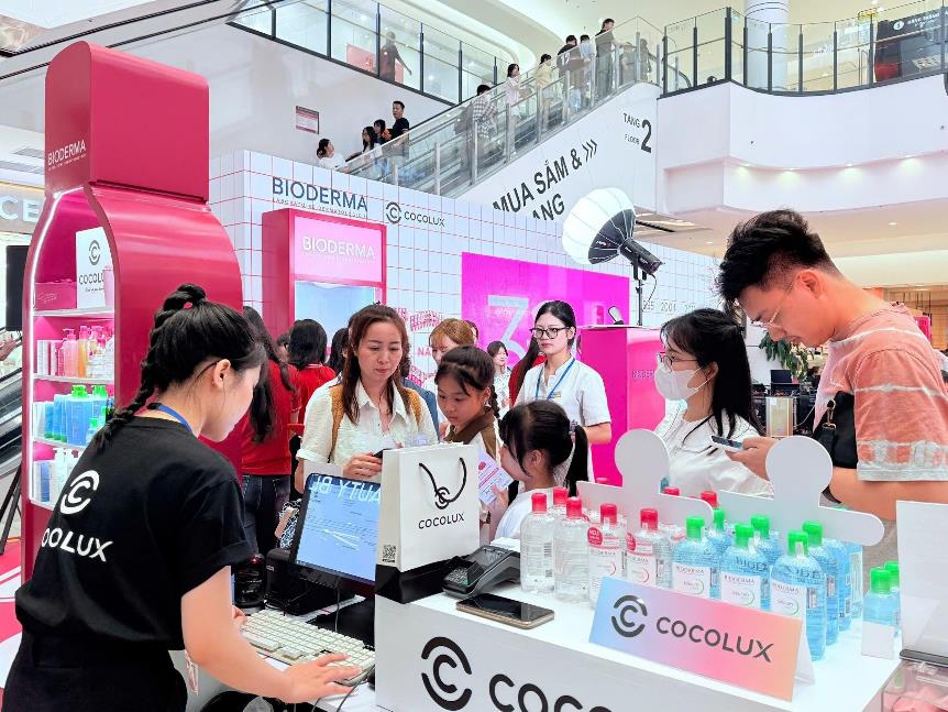 Bioderma x Cocolux: Bùi Công Nam khuấy động sân khấu Mê-Cellar Studio tại Hà Nội- Ảnh 1. Bioderma x Cocolux: Bùi Công Nam khuấy động sân khấu Mê-Cellar Studio tại Hà Nội- Ảnh 1.