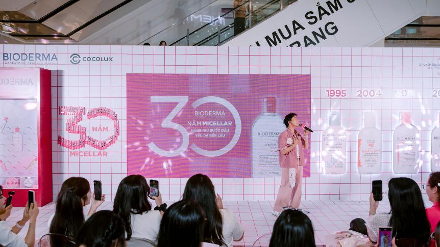 Bioderma x Cocolux: Bùi Công Nam khuấy động sân khấu Mê-Cellar Studio tại Hà Nội- Ảnh 2. Bioderma x Cocolux: Bùi Công Nam khuấy động sân khấu Mê-Cellar Studio tại Hà Nội- Ảnh 2.