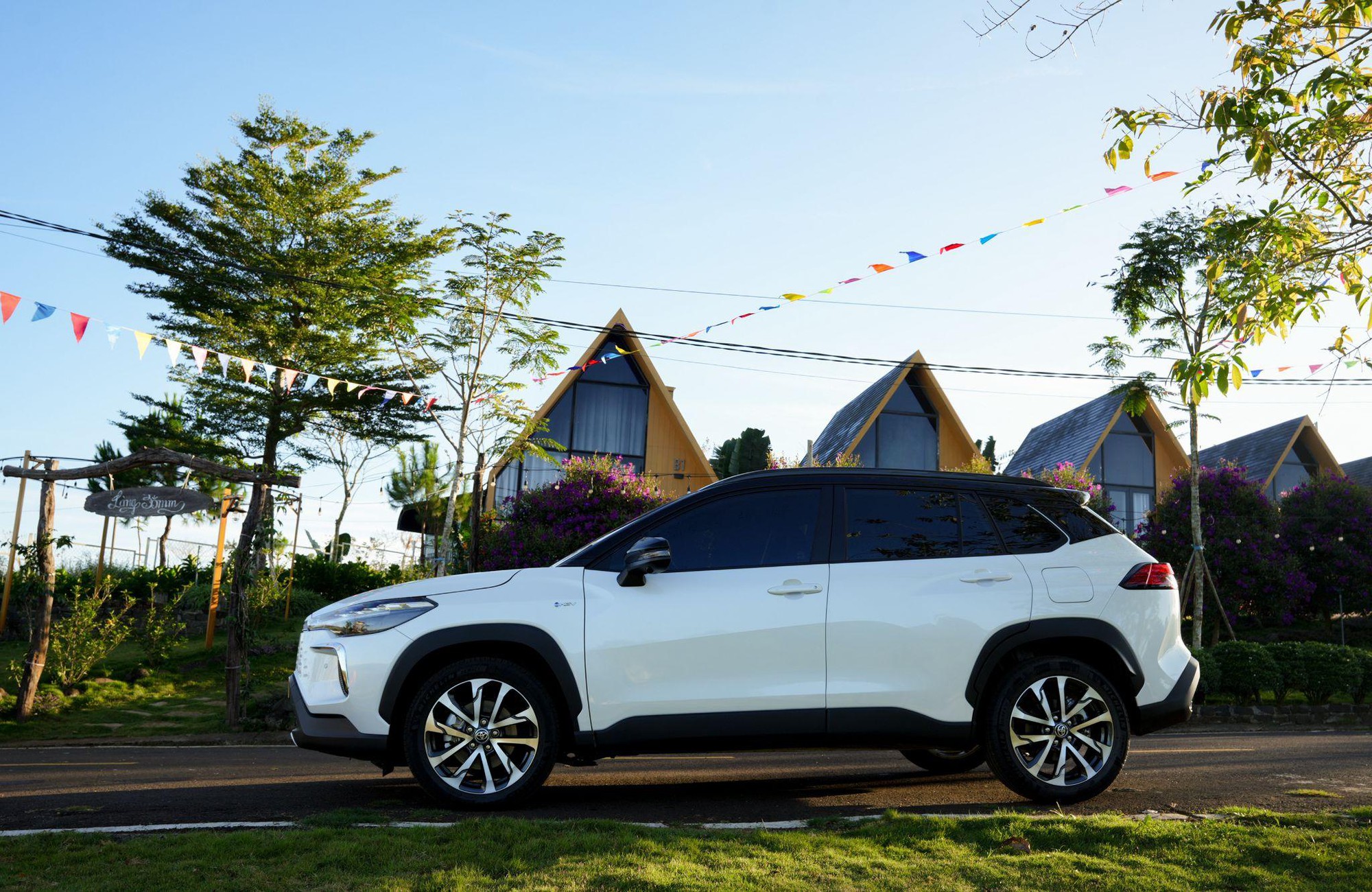 GenZ chọn Corolla Cross HEV: ‘Cần bỏ ra chi phí cơ hội để trải nghiệm những điều mới’- Ảnh 4. GenZ chọn Corolla Cross HEV: ‘Cần bỏ ra chi phí cơ hội để trải nghiệm những điều mới’- Ảnh 4.