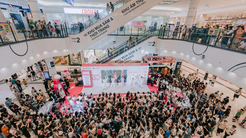 Bioderma x Cocolux: Bùi Công Nam khuấy động sân khấu Mê-Cellar Studio tại Hà Nội- Ảnh 4. Bioderma x Cocolux: Bùi Công Nam khuấy động sân khấu Mê-Cellar Studio tại Hà Nội- Ảnh 4.