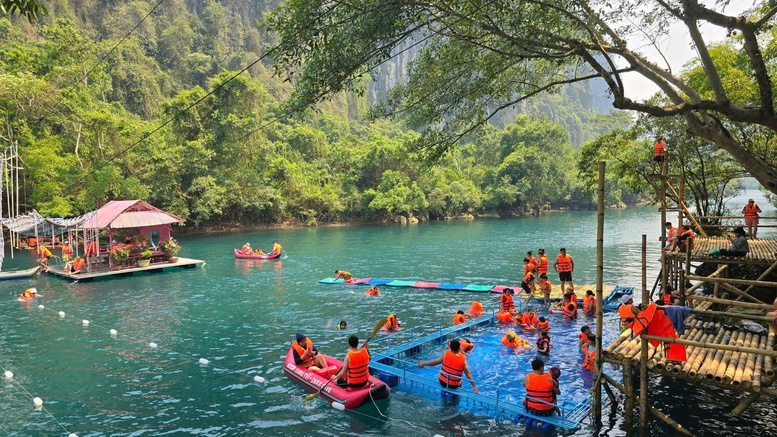 Miền Trung: Nhiều sự kiện văn hóa, du lịch hút khách mùa hè- Ảnh 3. Miền Trung: Nhiều sự kiện văn hóa, du lịch hút khách mùa hè- Ảnh 3.