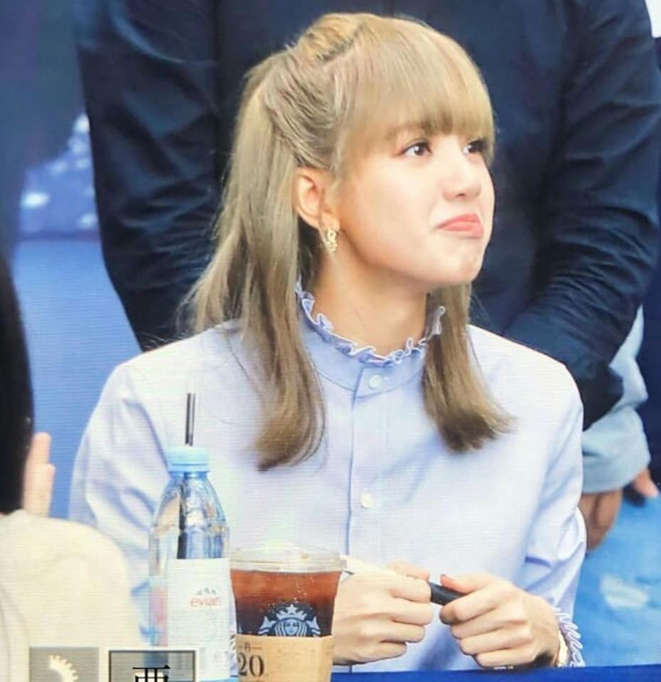 Cả nghìn người thắc mắc: Idol Hàn cắm ống hút vào chai nước thế nào, đáp án hóa ra chỉ vài chục nghìn- Ảnh 7. Cả nghìn người thắc mắc: Idol Hàn cắm ống hút vào nha cai hi88 nước thế nào, đáp án hóa ra chỉ vài chục nghìn- Ảnh 7.