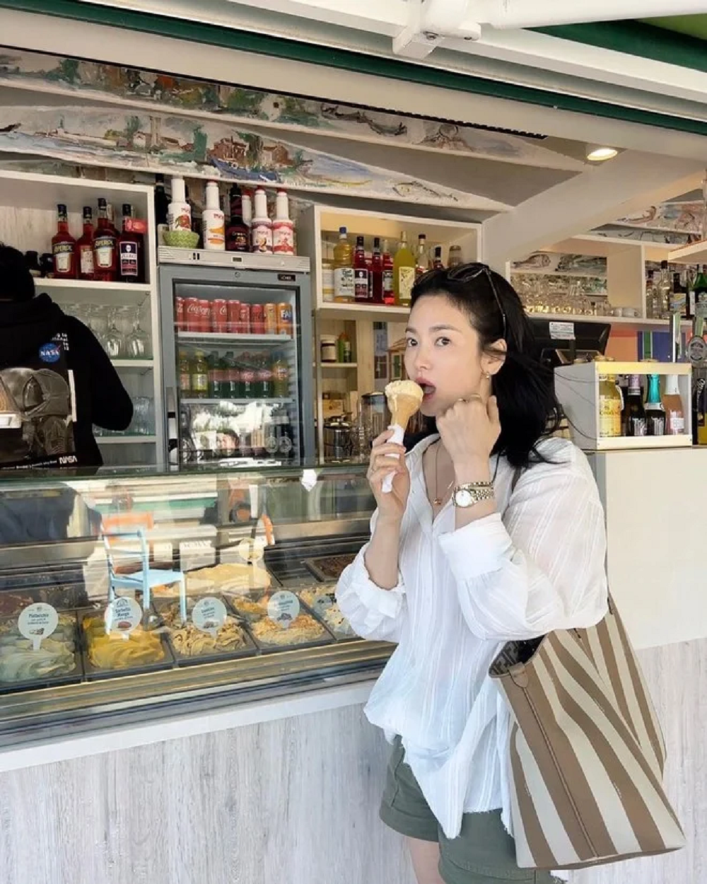 Hà Tăng, Song Hye Kyo tìm ra chiếc túi hoàn hảo nhất cho mùa hè, style nào cũng diện đẹp- Ảnh 4. Hà Tăng, Song Hye Kyo tìm ra chiếc túi hoàn hảo nhất nha cai hi88 mùa hè, style nào cũng diện đẹp- Ảnh 4.