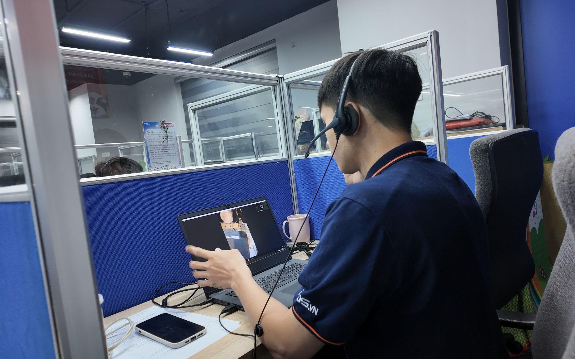 Đằng sau mỗi cuộc gọi lúc nửa đêm: Là cam kết không để dịch vụ F&B gián đoạn- Ảnh 1. Đằng sau mỗi cuộc gọi lúc nửa đêm: Là cam kết không để dịch vụ F&B gián đoạn- Ảnh 1.