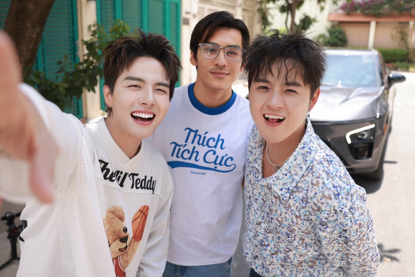 VinFast VF 7 ghi điểm với anh tài Thiên Minh, Thanh Duy nhờ loạt trang bị siêu xịn này- Ảnh 2. VinFast VF 7 ghi điểm với anh tài Thiên Minh, Thanh Duy nhờ loạt trang bị siêu xịn này- Ảnh 2.
