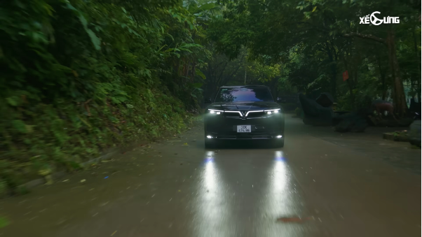 Lái VinFast VF 9 chạy liền 600km không 'bã người', có thể ‘vượt đèo, băng mưa'- Ảnh 2. Lái VinFast VF 9 chạy liền 600km không 'bã người', có thể ‘vượt đèo, băng mưa'- Ảnh 2.
