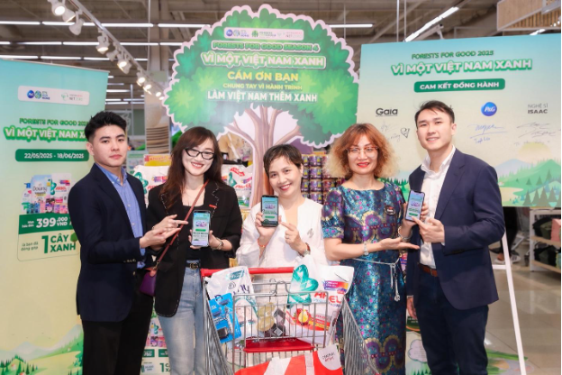 P&G và Central Retail cam kết trồng 35.000 cây rừng trên khắp Việt Nam- Ảnh 3. P&G và Central Retail cam kết trồng 35.000 cây rừng trên khắp Việt Nam- Ảnh 3.