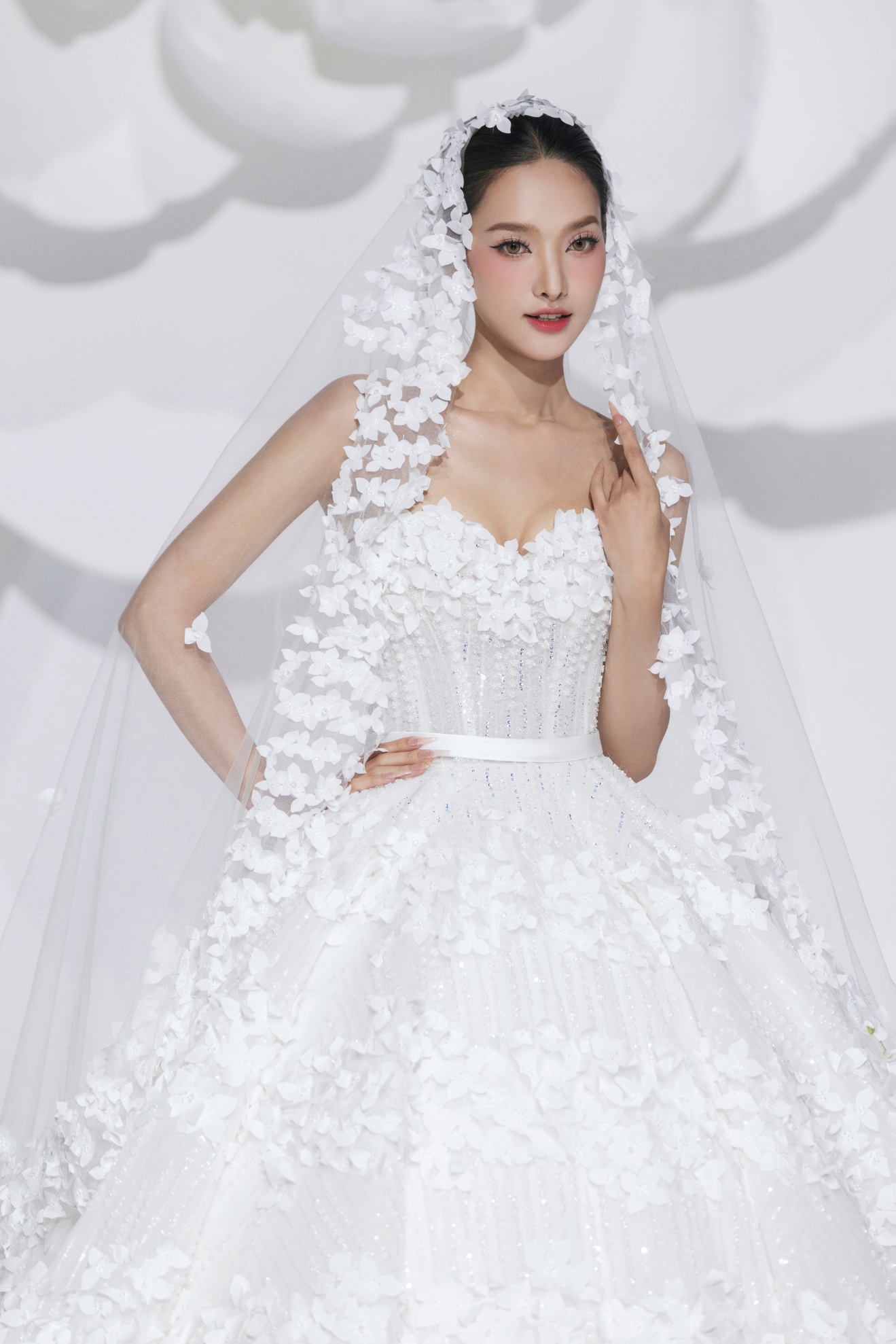 Omni Bridal ra mắt BST Amour Sans Fin với các “nàng thơ” nhan sắc ngọc ngà kiêu sa Thanh Thủy, Khánh Vân, Như Vân- Ảnh 3. hi88.con ra mắt BST Amour Sans Fin với các “nàng thơ” nhan sắc ngọc ngà kiêu sa Thanh Thủy, Khánh Vân, Như Vân- Ảnh 3.