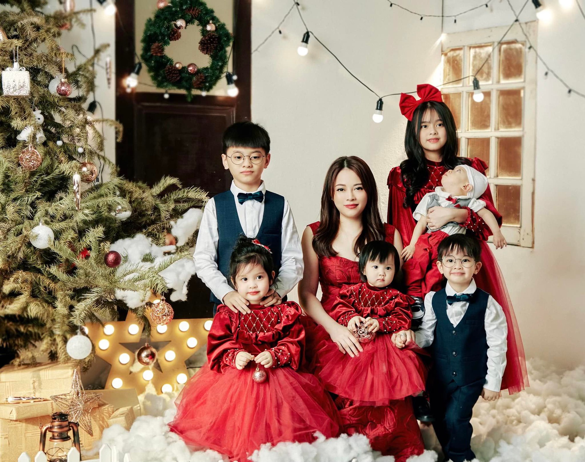 Con gái 15 tuổi nhà hot mom Hằng Túi bất ngờ khoác áo cưới, dân tình ngỡ ngàng với nhan sắc cực phẩm của bé Su đáng yêu ngày nào- Ảnh 1. Con gái 15 tuổi nhà hot mom Hằng Túi bất ngờ khoác áo cưới, dân tình ngỡ ngàng với nhan sắc cực phẩm của bé Su đáng yêu ngày nào- Ảnh 1.