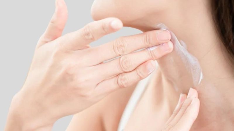 Sau tuổi 40, phụ nữ đừng chỉ thoa kem chống nắng cho mặt, vùng này mới là "thủ phạm" tố cáo bạn đang già đau già đớn!- Ảnh 2. Sau tuổi 40, phụ nữ đừng chỉ thoa kem chống nắng cho mặt, vùng này mới là "thủ phạm" tố cáo bạn đang già đau già đớn!- Ảnh 2.