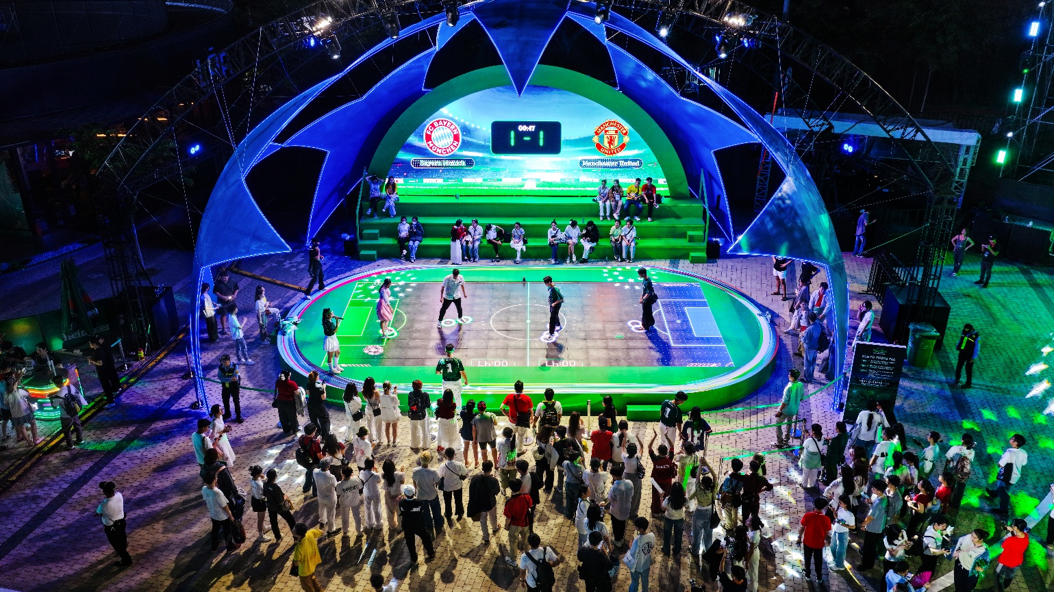 Heineken khuấy động đam mê cùng trái bóng: Trải nghiệm UEFA Champions League “siêu thực” ngay tại Việt Nam- Ảnh 2. Heineken khuấy động đam mê cùng trái bóng: Trải nghiệm UEFA Champions League “siêu thực” ngay tại Việt Nam- Ảnh 2.