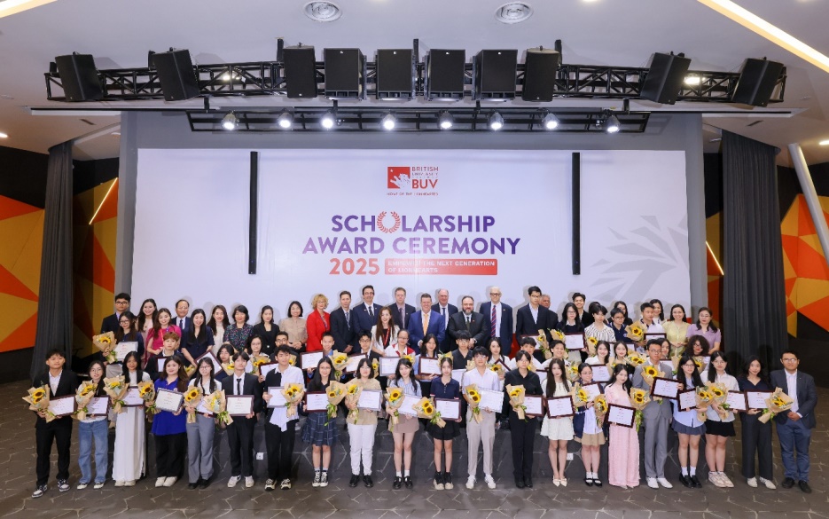 Không cần xuất ngoại, học sinh trường chuyên vẫn “săn” được học bổng từ trường quốc tế- Ảnh 1. Không cần xuất ngoại, học sinh trường chuyên vẫn “săn” được học bổng từ trường quốc tế- Ảnh 1.