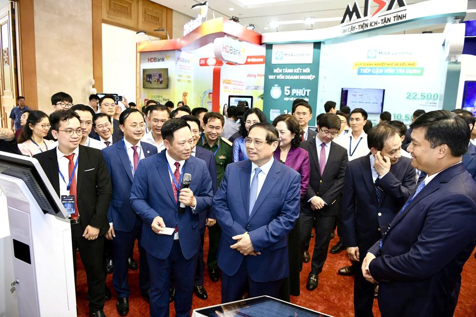 Kiến tạo hệ sinh thái tài chính thông minh, nhân văn và toàn diện- Ảnh 3. Kiến tạo hệ sinh thái tài chính thông minh, nhân văn và toàn diện- Ảnh 3.