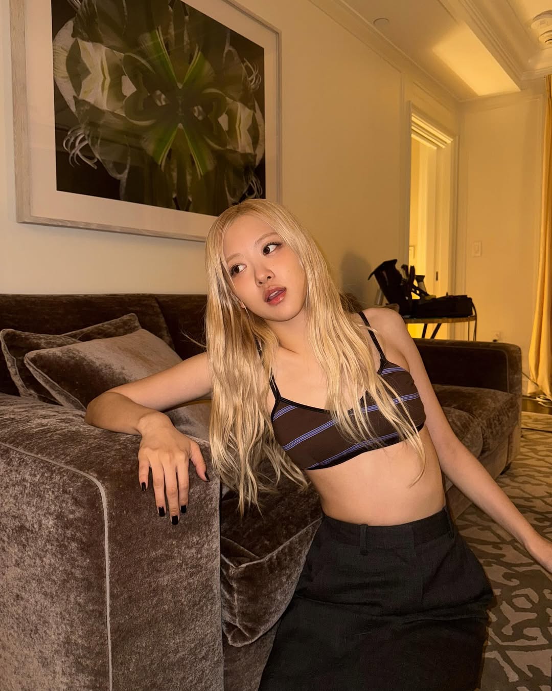 Rosé bắn ảnh "10 điểm không có nhưng", vẫn bị phàn nàn vì 1 chi tiết- Ảnh 7. Rosé bắn ảnh "10 điểm không có nhưng", vẫn bị phàn nàn vì 1 chi tiết- Ảnh 7.