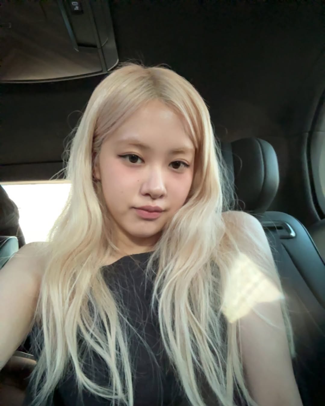 Rosé bắn ảnh "10 điểm không có nhưng", vẫn bị phàn nàn vì 1 chi tiết- Ảnh 6. Rosé bắn ảnh "10 điểm không có nhưng", vẫn bị phàn nàn vì 1 chi tiết- Ảnh 6.