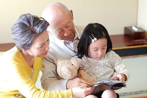 Bố mẹ thu nhập thấp, cuộc sống bề bộn, mấy tháng nghỉ hè nếu không nhờ ông bà thì đứa trẻ biết phải làm sao?- Ảnh 3. Bố mẹ thu nhập thấp, cuộc sống bề bộn, mấy tháng nghỉ hè nếu không nhờ ông bà thì đứa trẻ biết phải làm sao?- Ảnh 3.