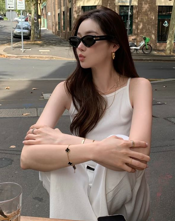 30 tuổi có thể chưa giàu nhưng không thể thiếu tiền mua máy rửa bát, chọn giờ bay đẹp, thuê giúp việc theo giờ- Ảnh 1. 30 tuổi có thể chưa giàu nhưng không thể thiếu tiền mua máy rửa bát, chọn giờ bay đẹp, thuê giúp việc theo giờ- Ảnh 1.