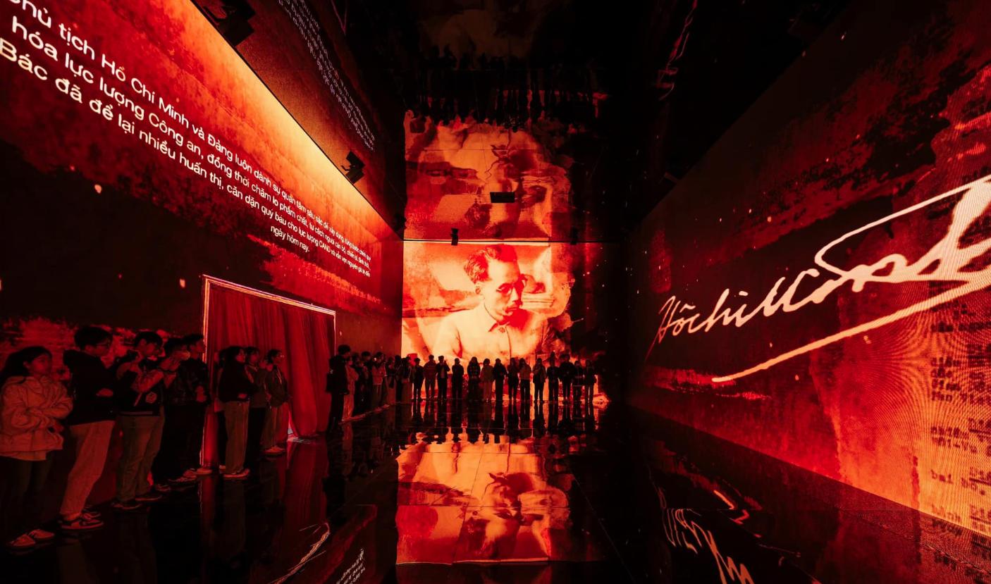 Gala âm nhạc “Vinh quang Công an nhân dân Việt Nam” đến thành phố Hồ Chí Minh- Ảnh 2. Gala âm nhạc “Vinh quang Công an nhân dân Việt Nam” đến thành phố Hồ Chí Minh- Ảnh 2.