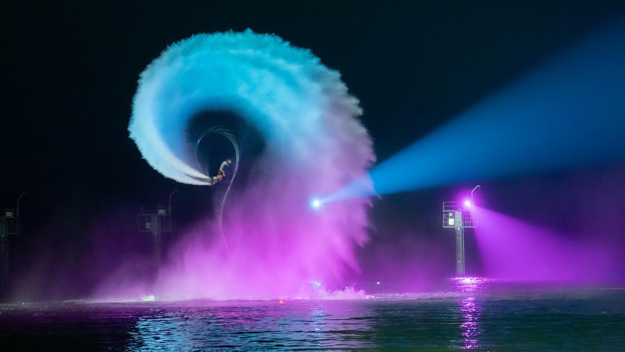 Nóng: Show diễn Jetski bắn pháo hoa trên mặt biển tại Cát Bà khởi động- Ảnh 1. Nóng: Show diễn Jetski bắn pháo hoa trên mặt biển tại Cát Bà khởi động- Ảnh 1.