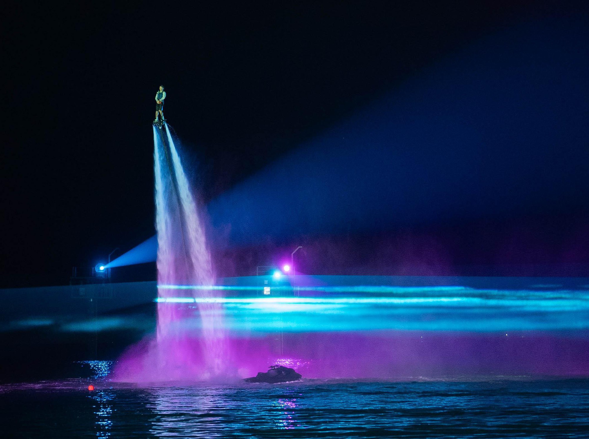 Nóng: Show diễn Jetski bắn pháo hoa trên mặt biển tại Cát Bà khởi động- Ảnh 2. Nóng: Show diễn Jetski bắn pháo hoa trên mặt biển tại Cát Bà khởi động- Ảnh 2.
