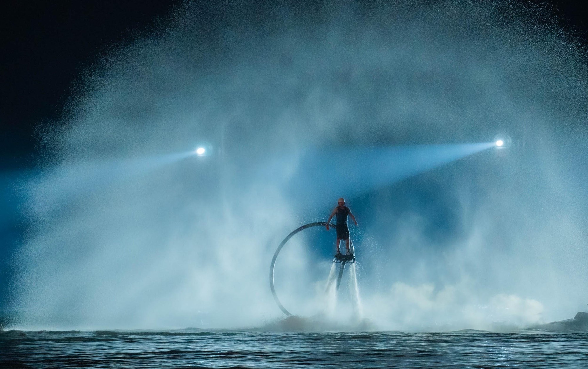 Nóng: Show diễn Jetski bắn pháo hoa trên mặt biển tại Cát Bà khởi động- Ảnh 5. Nóng: Show diễn Jetski bắn pháo hoa trên mặt biển tại Cát Bà khởi động- Ảnh 5.
