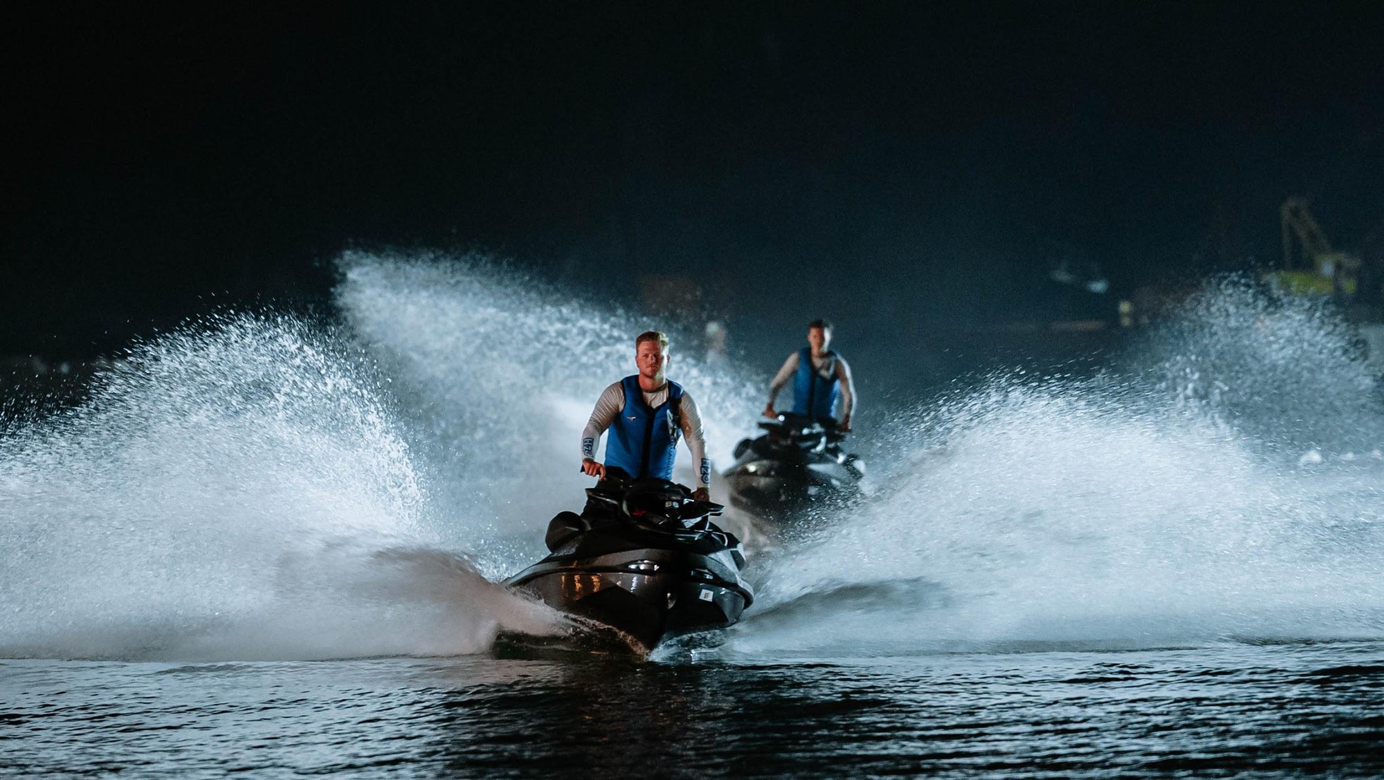 Nóng: Show diễn Jetski bắn pháo hoa trên mặt biển tại Cát Bà khởi động- Ảnh 7. Nóng: Show diễn Jetski bắn pháo hoa trên mặt biển tại Cát Bà khởi động- Ảnh 7.