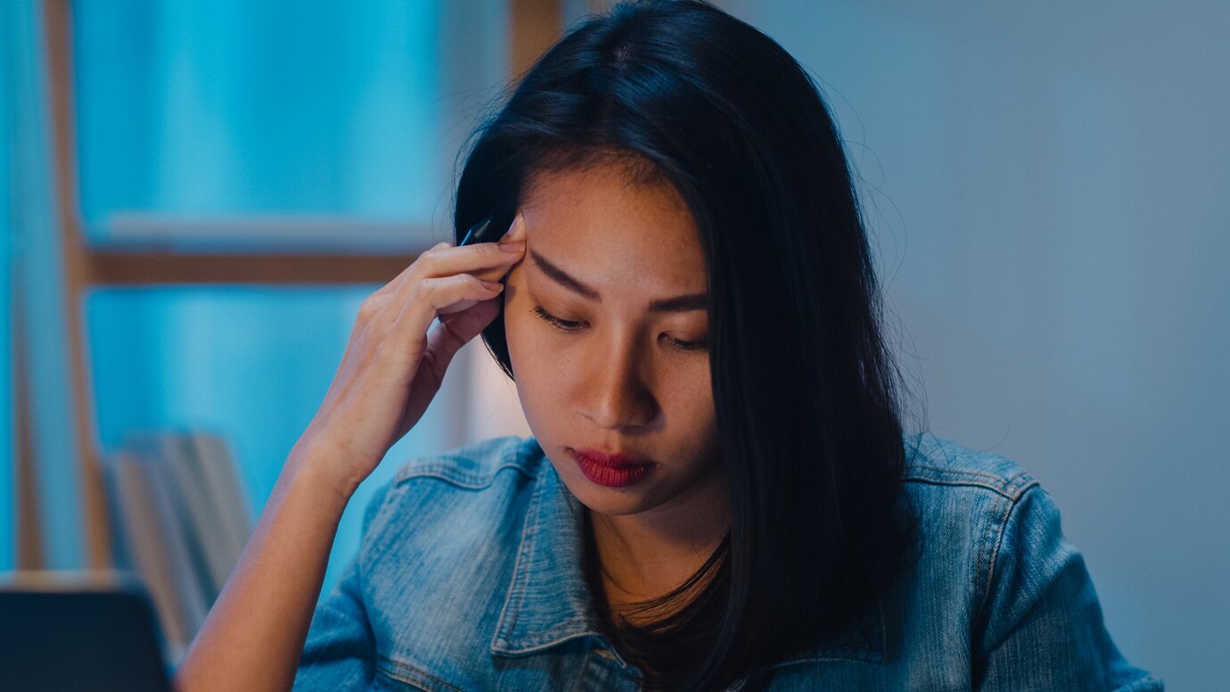 Nghe tin mẹ đẻ bị viêm phổi, tôi muốn gửi biếu 5 triệu lo thuốc men nhưng chồng vừa đưa tiền vừa nói một câu khiến tôi ngã quỵ- Ảnh 1. Nghe tin mẹ đẻ bị viêm phổi, tôi muốn gửi biếu 5 triệu lo thuốc men nhưng chồng vừa đưa tiền vừa nói một câu khiến tôi ngã quỵ- Ảnh 1.